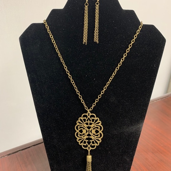 Welcome to Tiffany Jewelry Box by Paparazzi - Picture 5 of 9